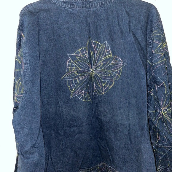 Jean jacket with embroidery - Picture 3 of 3